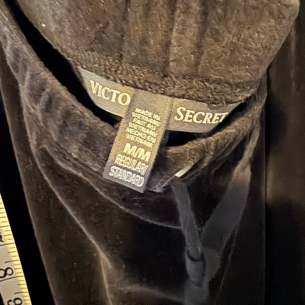 Victoria Secret Women’s Black Velour Cargo Pants Sz Medium - Picture 2 of 12